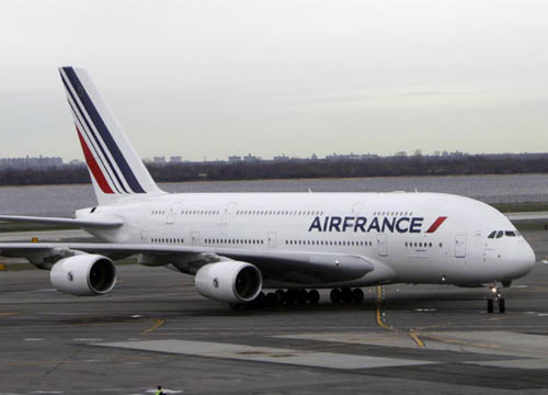 Air France, ritardi giovedì nei voli per uno sciopero e il titolo va ko in Borsa Air France, ritardi giovedì nei voli per uno sciopero e il titolo va ko in Borsa