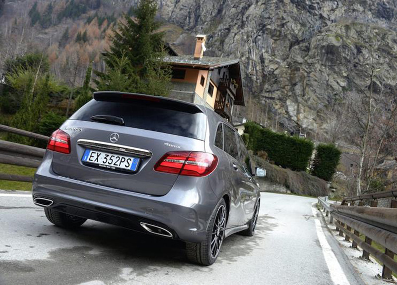 Daimler, utili in calo nel terzo trimestre: -15% Daimler, utili in calo nel terzo trimestre: -15%