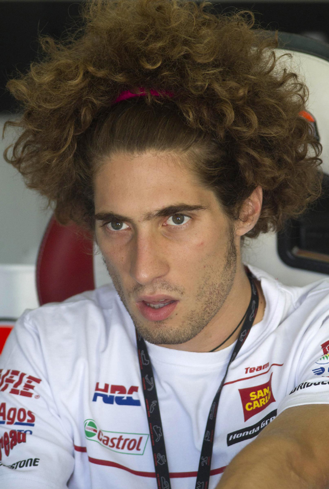 Simoncelli, 4 anni morì. Papà: “Lo vidi passare e 5” dopo era morto” Simoncelli, 4 anni morì. Papà: “Lo vidi passare e 5” dopo era morto”