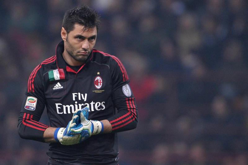 Amelia, il pugno a Bonera e le talpe nello spogliatoio del Milan Amelia, il pugno a Bonera e le talpe nello spogliatoio del Milan