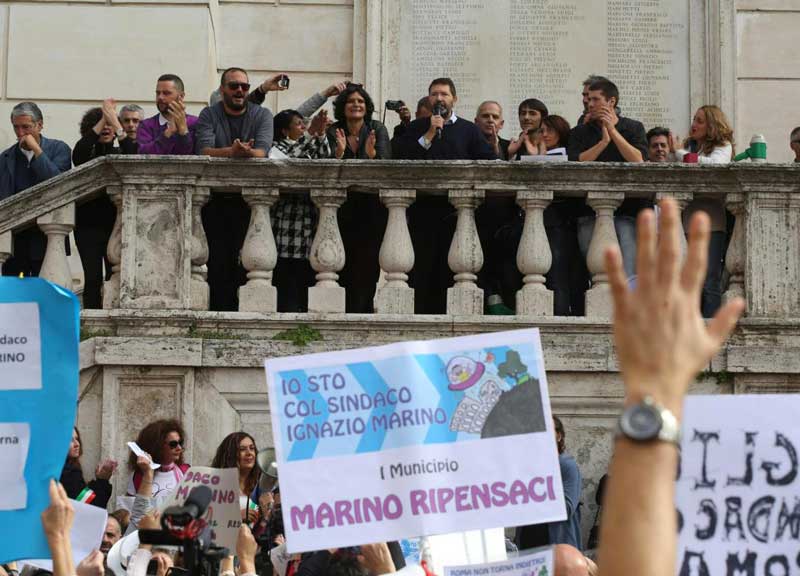 La piazza sta con Marino e Sel ci ripensa: “Pronti a dargli il via libera in aula”