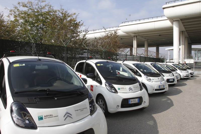 Le elettriche di PSA (Peugeot Citroen) invadono l’aeroporto di Malpensa Le elettriche di PSA (Peugeot Citroen) invadono l’aeroporto di Malpensa