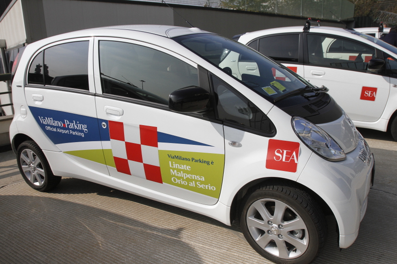 Le elettriche di PSA (Peugeot Citroen) invadono l’aeroporto di Malpensa Le elettriche di PSA (Peugeot Citroen) invadono l’aeroporto di Malpensa