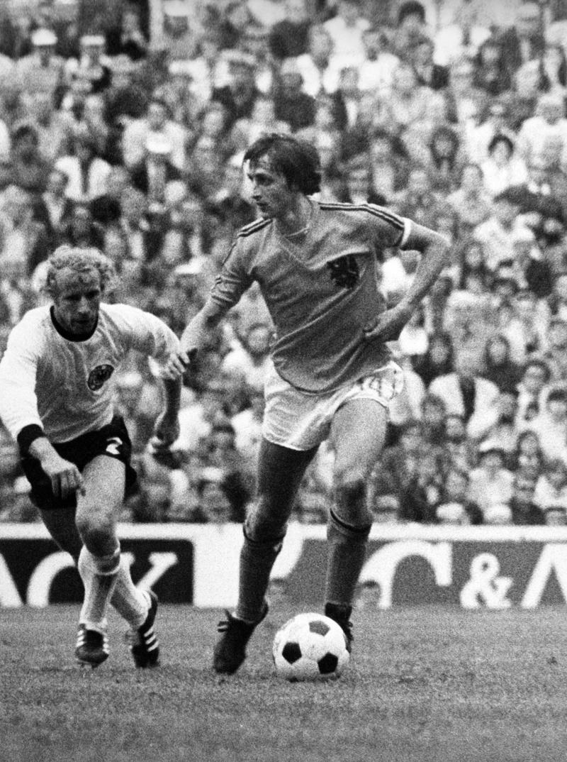 Cruyff, cancro ai polmoni e commozione. “Devo passare molti test” Cruyff, cancro ai polmoni e commozione. “Devo passare molti test”