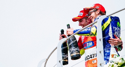 Valentino Rossi vs Marquez: Iannone col Dottore. E il gruppo su FB… Valentino Rossi vs Marquez: Iannone col Dottore. E il gruppo su FB…