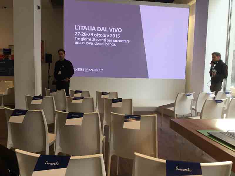Intesa presenta le nuove filiali.Piazze dell’economia reale Intesa presenta le nuove filiali.Piazze dell’economia reale