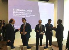 Intesa presenta le nuove filiali.Piazze dell’economia reale Intesa presenta le nuove filiali.Piazze dell’economia reale