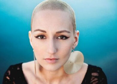 Ha il cancro e fa un video ironico, Marine premiata in Francia