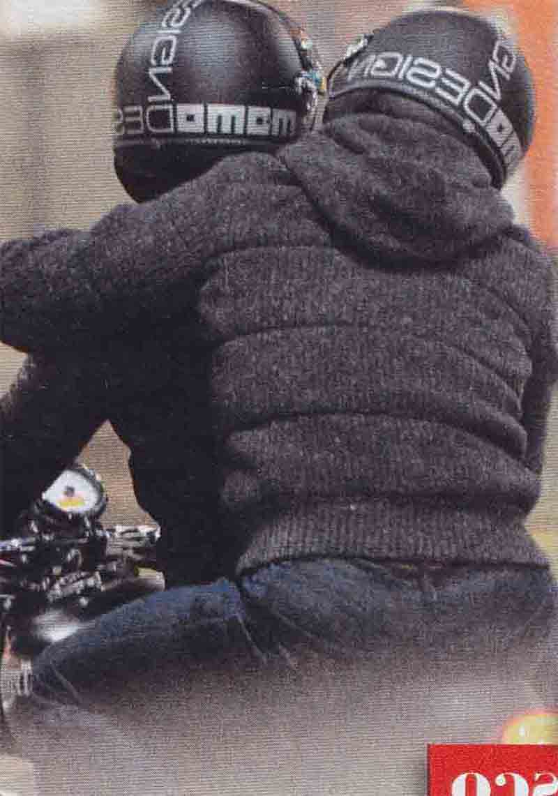 Roberto Bolle, baci appassionati con il suo compagno Antonio Spagnolo