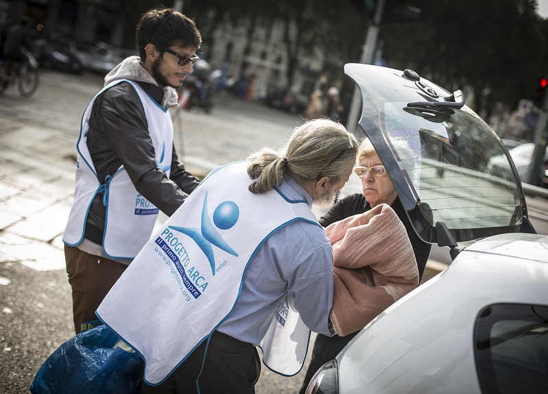 Progetto Arca: coperte per i poveri in cambio di buoni spesa Ikea Progetto Arca: coperte per i poveri in cambio di buoni spesa Ikea