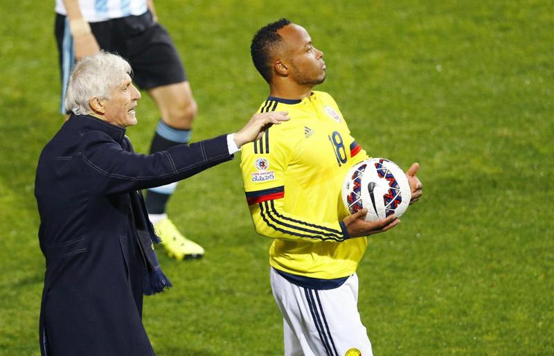 Napoli, Zuniga è un caso: “Sto bene, ma non gioco”. Multato Napoli, Zuniga è un caso: “Sto bene, ma non gioco”. Multato
