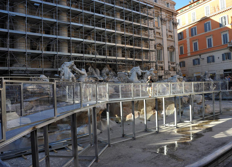 Magia a Fontana di Trevi. Torna a scorrere l’acqua Magia a Fontana di Trevi. Torna a scorrere l’acqua