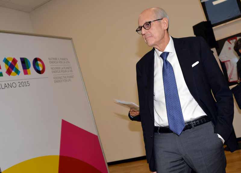 Roma nelle mani di Tronca, commissario in Comune. Si sciolgono i municipi, caos Città Metropolitana