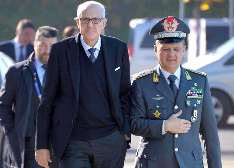 Roma nelle mani di Tronca, commissario in Comune. Si sciolgono i municipi, caos Città Metropolitana