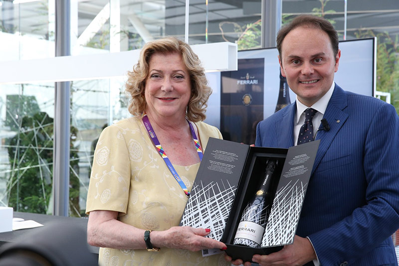 Ferrari brinda al successo di Expo 2015: sei mesi di bollicine Ferrari brinda al successo di Expo 2015: sei mesi di bollicine