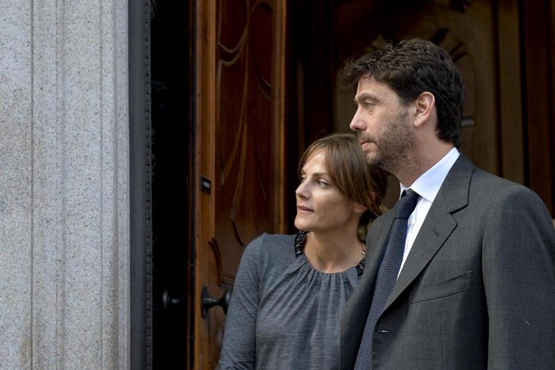 Emma cambia look. Addio ufficiale con Andrea Agnelli: “Sono single”