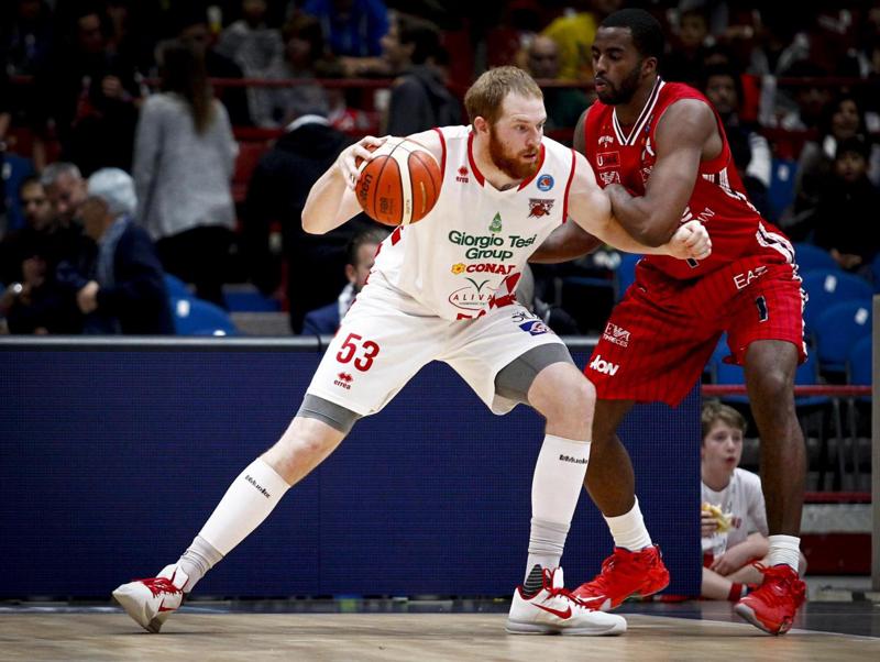 Barac e Hummel fermano Pistoia. L’Olimpia Milano raggiunge la vetta Barac e Hummel fermano Pistoia. L’Olimpia Milano raggiunge la vetta