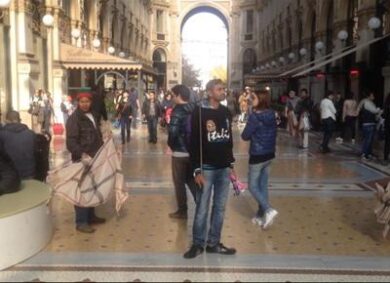 Sardone: “Galleria Vittorio Emanuele assediata da abusivi”. VIDEO