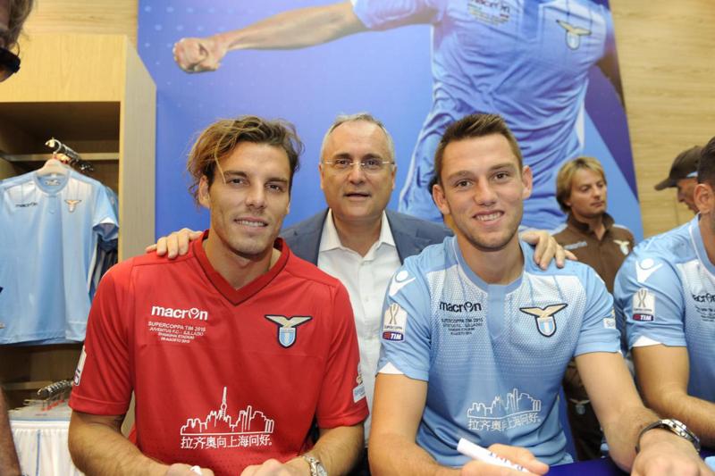 De Vrij, Lazio choc: tegola pesantissima la stagione è finita De Vrij, Lazio choc: tegola pesantissima la stagione è finita