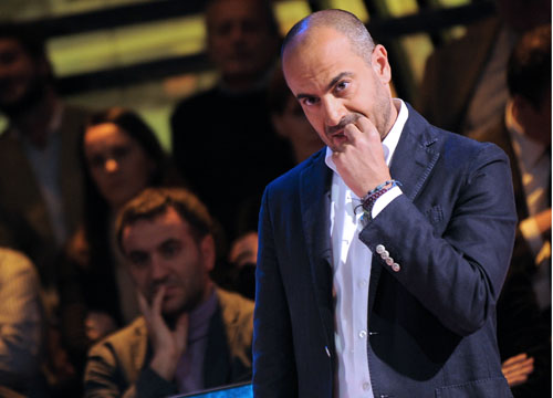La7, Gruber in ritardo. Paragone: “Il Bilderberg le regali un orologio” La7, Gruber in ritardo. Paragone: “Il Bilderberg le regali un orologio”