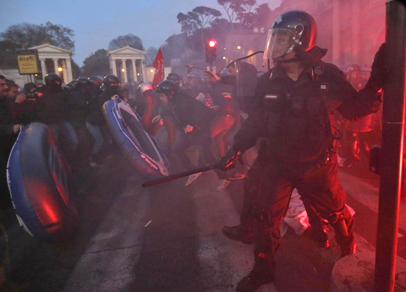 Comizio di Salvini a piazza del Popolo: per i disordini 6 misure cautelari Comizio di Salvini a piazza del Popolo: per i disordini 6 misure cautelari
