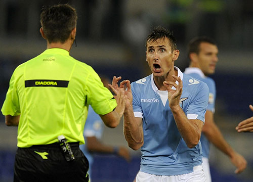 Roma-Lazio, 163esima sfida da multigoal. Dzeko contro Klose, la X non è contemplata