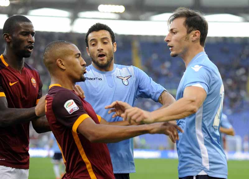 Gervinho è l’uomo del derby. Deserto in curva, la Roma balla Gervinho è l’uomo del derby. Deserto in curva, la Roma balla