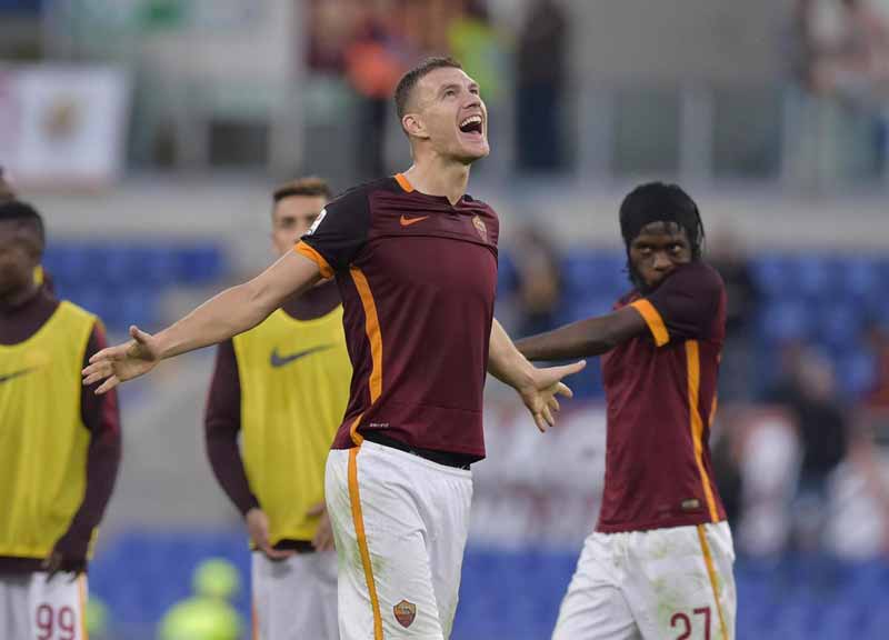 Gervinho è l’uomo del derby. Deserto in curva, la Roma balla Gervinho è l’uomo del derby. Deserto in curva, la Roma balla