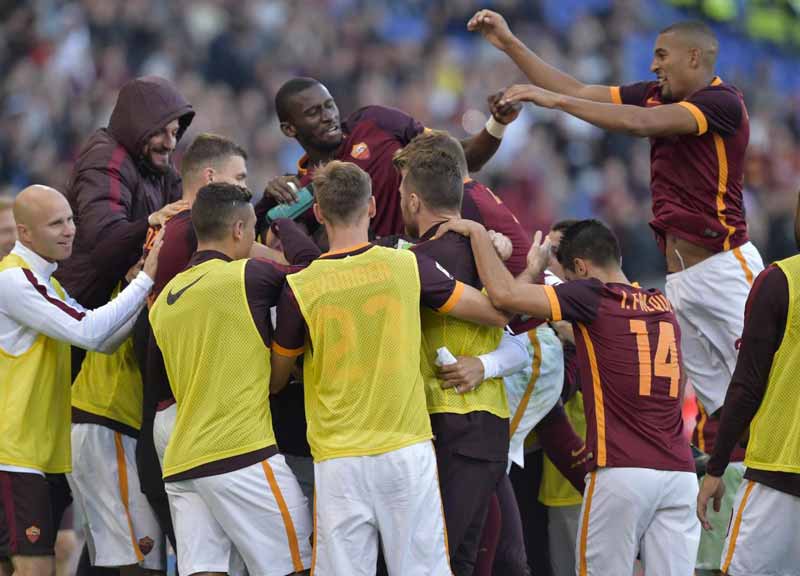 Gervinho è l’uomo del derby. Deserto in curva, la Roma balla Gervinho è l’uomo del derby. Deserto in curva, la Roma balla
