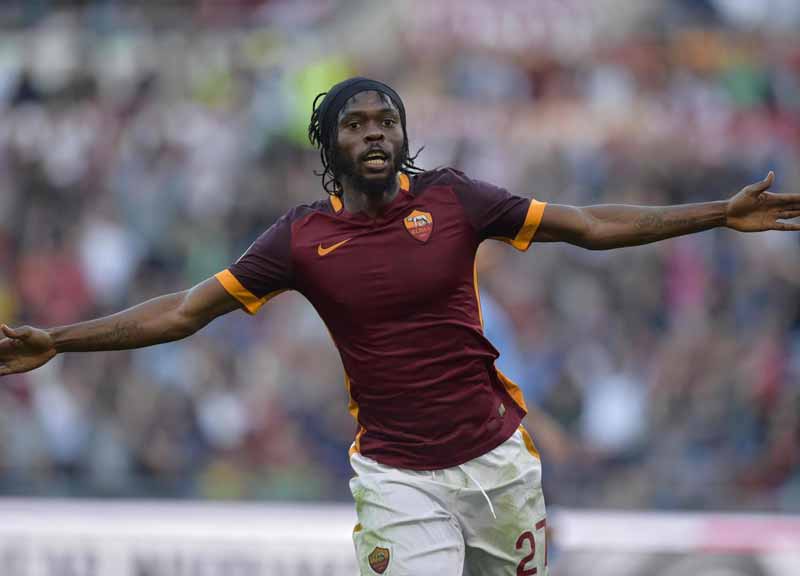 Gervinho è l’uomo del derby. Deserto in curva, la Roma balla Gervinho è l’uomo del derby. Deserto in curva, la Roma balla