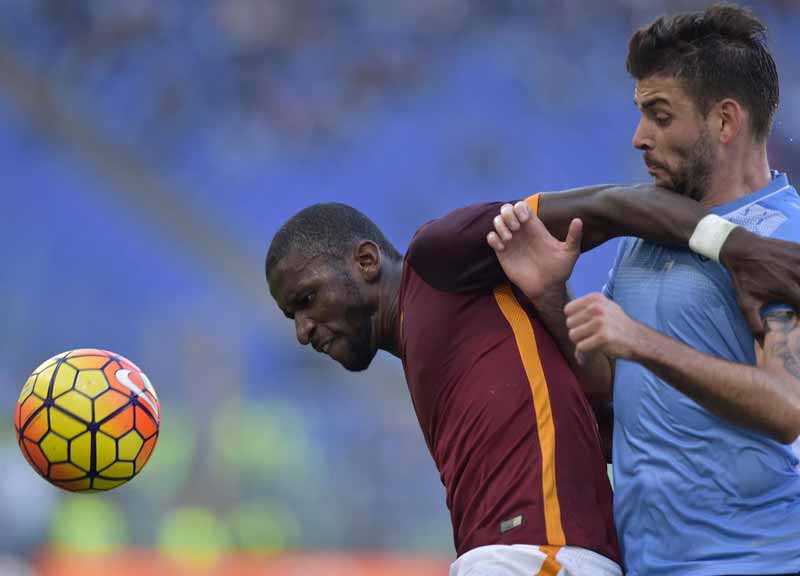 Gervinho è l’uomo del derby. Deserto in curva, la Roma balla Gervinho è l’uomo del derby. Deserto in curva, la Roma balla