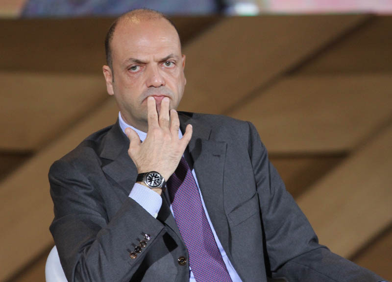 Le “Prefettura fantasma” vanno in piazza. Il Governo taglia: “1300 senza lavoro” Le “Prefettura fantasma” vanno in piazza. Il Governo taglia: “1300 senza lavoro”
