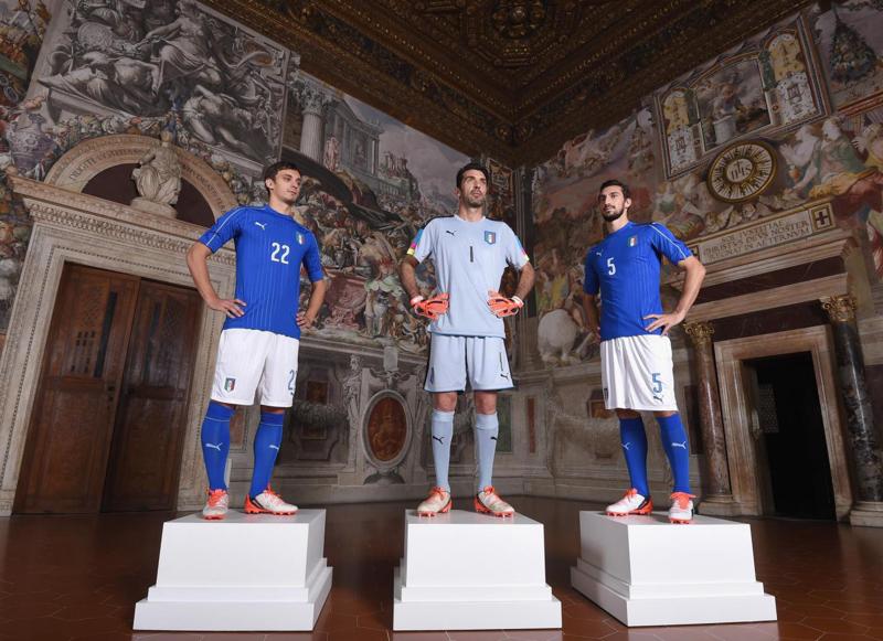 Dolce&Gabbana addio, la nazionale va con Scervino. E le maglie Puma… Dolce&Gabbana addio, la nazionale va con Scervino. E le maglie Puma…