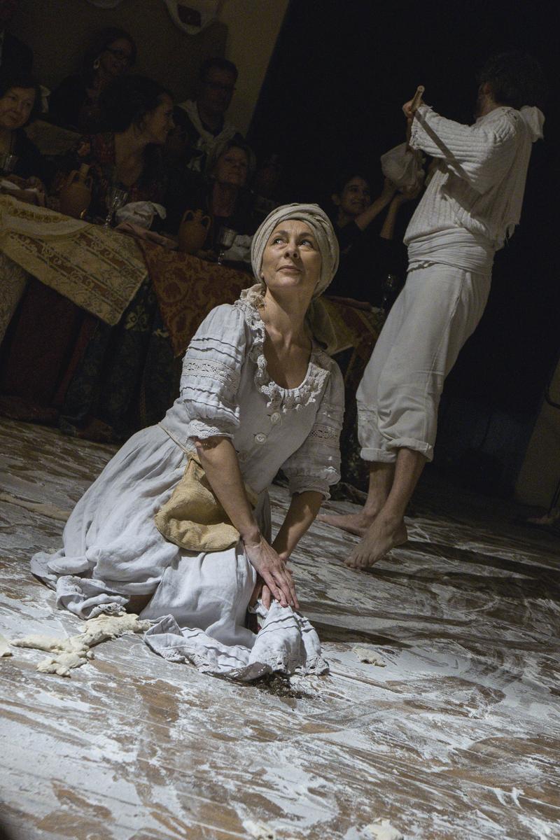 Teatro-Cucina, torna lo spettacolo cult che pure Bregovich e Salvatores… Teatro-Cucina, torna lo spettacolo cult che pure Bregovich e Salvatores…
