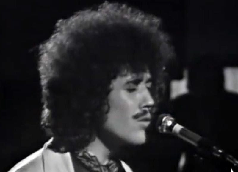 Nuove stelle della musica a casa di Lucio Battisti Nuove stelle della musica a casa di Lucio Battisti