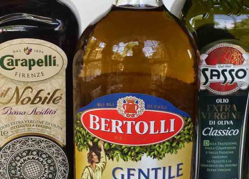 Carapelli, Bertolli, Sasso e altri. Truffa dell’olio: bottiglie non extravergine Carapelli, Bertolli, Sasso e altri. Truffa dell’olio: bottiglie non extravergine