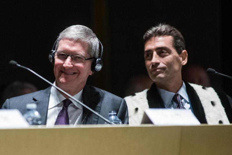 Tim Cook, Ceo di Apple, in Bocconi: “Ambiente nell’agenda delle aziende” Tim Cook, Ceo di Apple, in Bocconi: “Ambiente nell’agenda delle aziende”