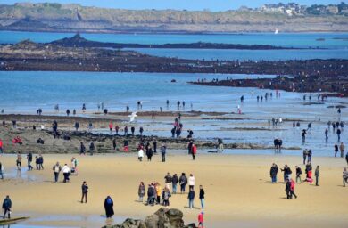 Clima, si innalza il livello dei mari Ue. L’allarme: Bruxelles e Napoli spazzate via