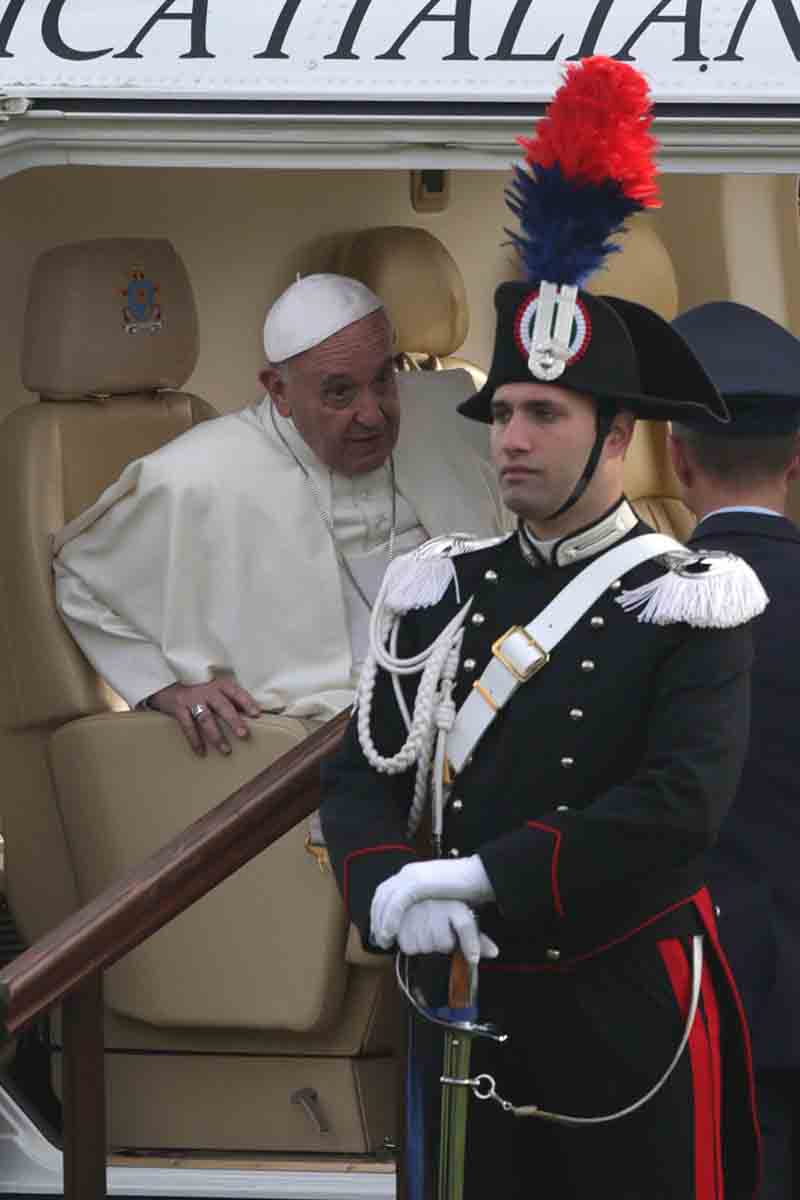Firenze, migliaia di fedeli per Francesco. “La fede è rivoluzionaria”