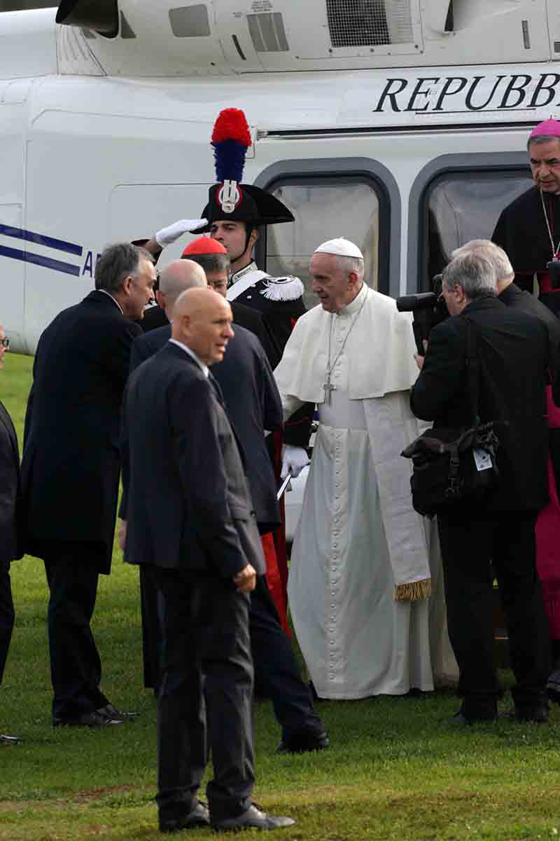 Firenze, migliaia di fedeli per Francesco. “La fede è rivoluzionaria”