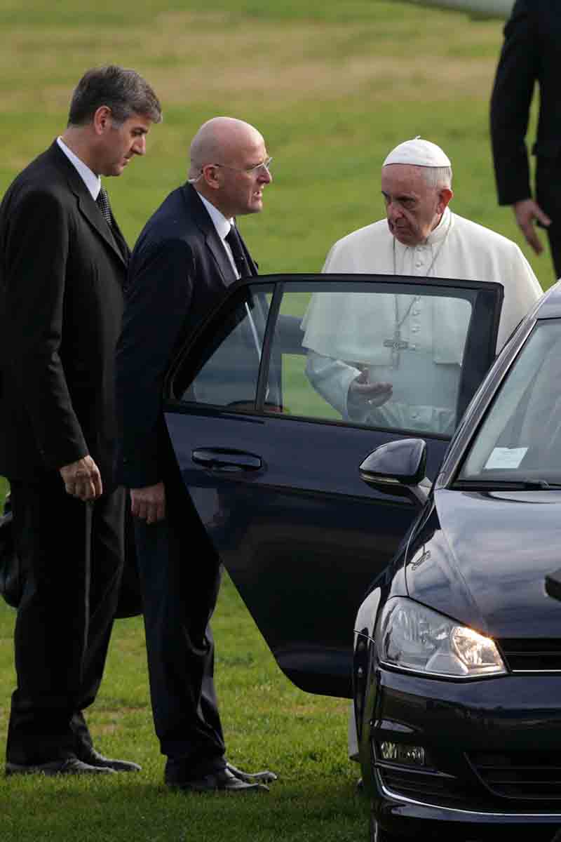 Firenze, migliaia di fedeli per Francesco. “La fede è rivoluzionaria”