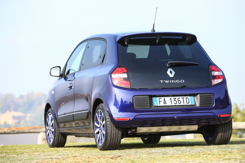 RENAULT TWINGO LOVELY, ogni strada è una passerella RENAULT TWINGO LOVELY, ogni strada è una passerella