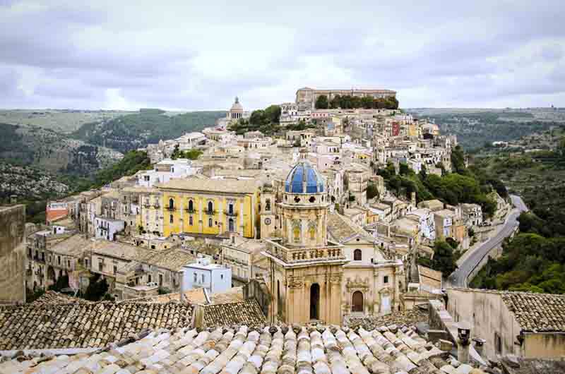 Viaggi, le foto delle città nella roccia più suggestive d’Italia Viaggi, le foto delle città nella roccia più suggestive d’Italia