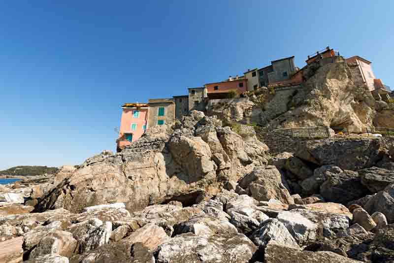 Viaggi, le foto delle città nella roccia più suggestive d’Italia Viaggi, le foto delle città nella roccia più suggestive d’Italia