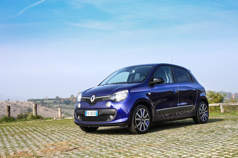 RENAULT TWINGO LOVELY, ogni strada è una passerella RENAULT TWINGO LOVELY, ogni strada è una passerella