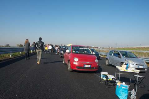 J-Ax ed Elio, video da record su una strada Teem. FOTO GALLERY