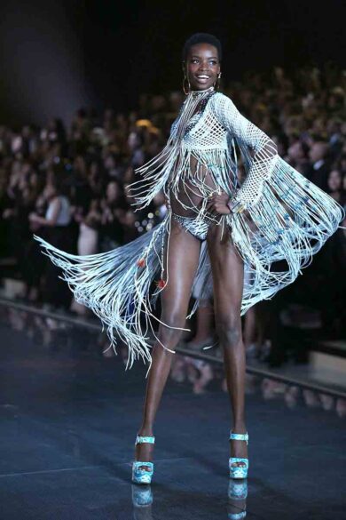 Sfilata Victoria’s Secret, le bellissime modelle in passerella