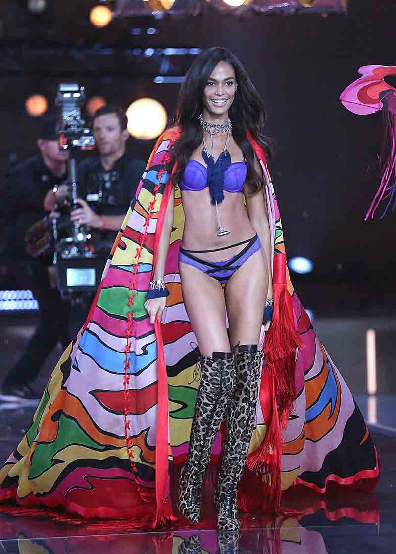 Sfilata Victoria’s Secret, le bellissime modelle in passerella Sfilata Victoria’s Secret, le bellissime modelle in passerella