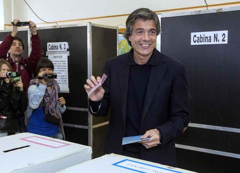 Roma rottama la vecchia politica. IL SONDAGGIO. Partiti all’angolo, trionfo lista civica Roma rottama la vecchia politica. IL SONDAGGIO. Partiti all’angolo, trionfo lista civica