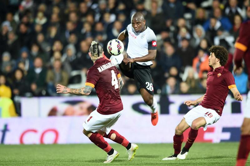 Mudingayi si sfoga: “Non mi pagano da due mesi, voglio giocare” Mudingayi si sfoga: “Non mi pagano da due mesi, voglio giocare”